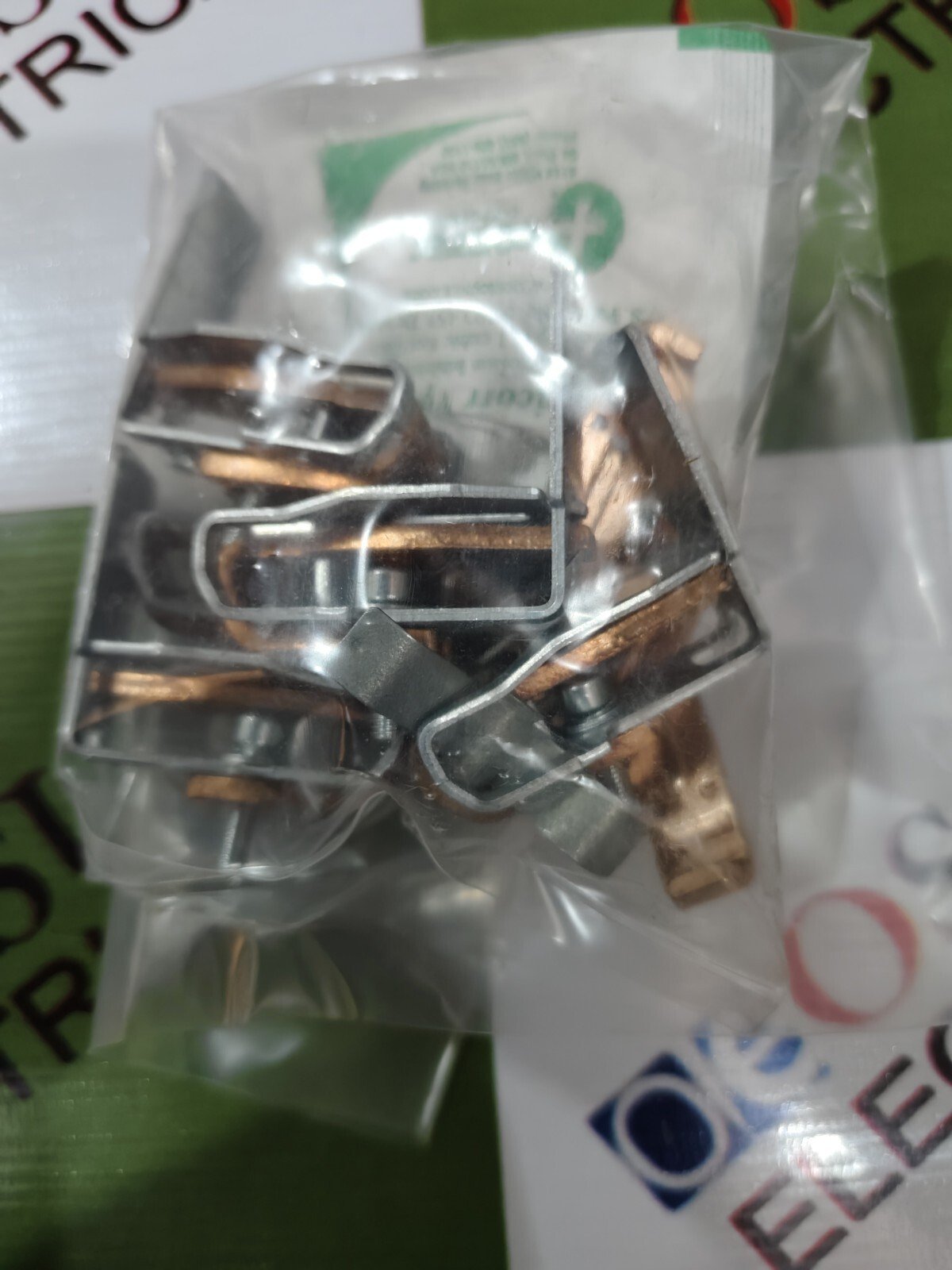 LA5FF431 Contact Kit for LC1F115/150 by Schneider Electric - Image 4