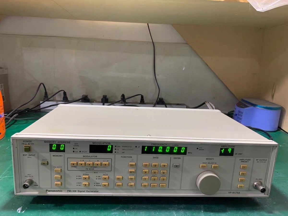 Panasonic VP-8175A AM/FM Signal Generator 0.1-110MHz